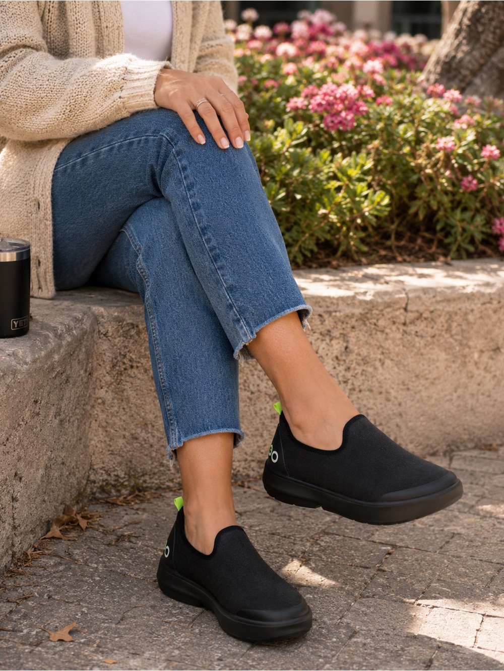 OOFOS OOmg eeZee Low Recovery Slip On Shoes Black Women’s 8.5 EU 39.5